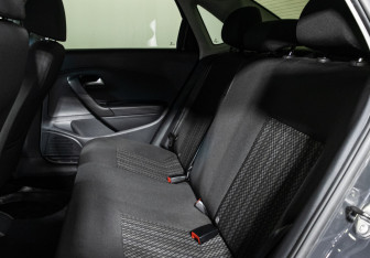 Подержанный автомобиль Volkswagen Polo Sedan 2017 года (10 фото)