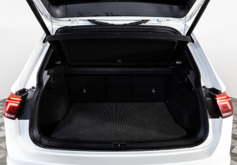 Подержанный автомобиль Volkswagen Tiguan 2021 года (32 фото)