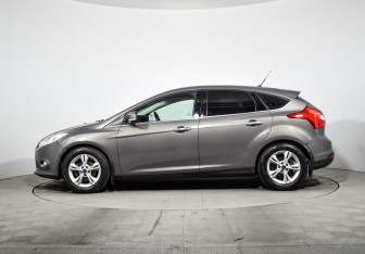 Подержанный автомобиль Ford Focus Hatchback 2013 года (9 фото)