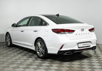 Подержанный автомобиль Hyundai Sonata 2017 года (7 фото)