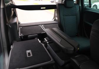 Подержанный автомобиль Opel Zafira Compactvan 2014 года (31 фото)