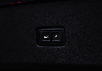 Подержанный автомобиль Audi Q8 2021 года (26 фото)