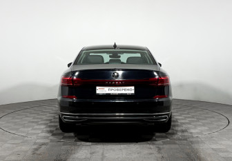 Подержанный автомобиль Volkswagen Passat Sedan 2023 года (6 фото)