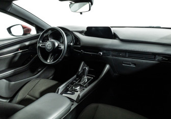 Подержанный автомобиль Mazda 3 Hatchback 2019 года (9 фото)