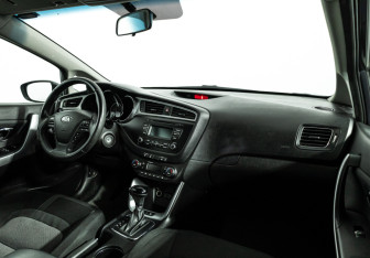 Подержанный автомобиль Kia Ceed Wagon 2016 года (9 фото)