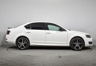 Подержанный автомобиль Skoda Octavia Liftback 2014 года (4 фото)