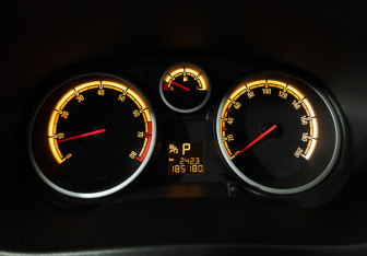 Подержанный автомобиль Opel Corsa 2011 года (12 фото)