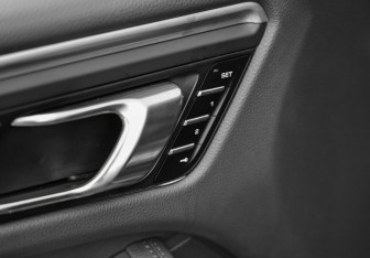 Подержанный автомобиль Porsche Macan 2018 года (23 фото)