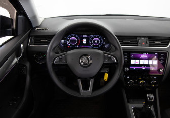 Подержанный автомобиль Skoda Octavia Liftback 2019 года (10 фото)