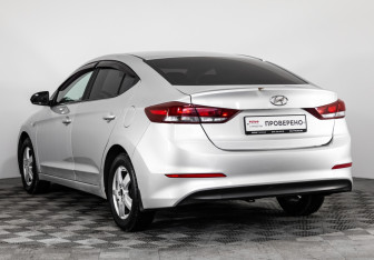 Подержанный автомобиль Hyundai Elantra Sedan 2016 года (7 фото)