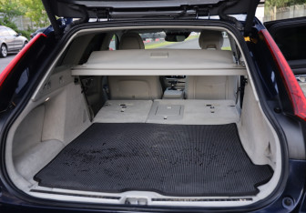 Подержанный автомобиль Volvo V90 Cross Country 2017 года (33 фото)
