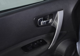 Подержанный автомобиль Nissan Qashqai 2007 года (16 фото)