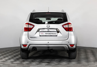 Подержанный автомобиль Nissan Terrano 2017 года (7 фото)