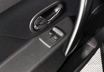 Подержанный автомобиль Renault Sandero 2016 года (10 фото)