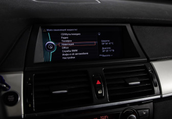 Подержанный автомобиль BMW X5 2010 года (14 фото)