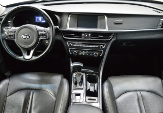 Подержанный автомобиль Kia Optima Sedan 2018 года (14 фото)