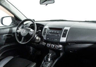 Подержанный автомобиль Mitsubishi Outlander 2011 года (9 фото)