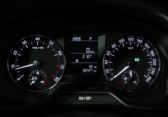 Подержанный автомобиль Skoda Octavia Liftback 2015 года (12 фото)