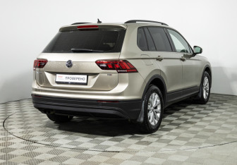 Подержанный автомобиль Volkswagen Tiguan 2017 года (5 фото)