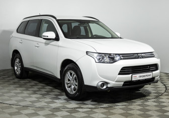 Подержанный автомобиль Mitsubishi Outlander 2013 года (3 фото)