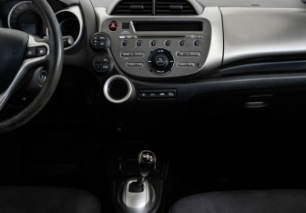 Подержанный автомобиль Honda Jazz 2009 года (11 фото)