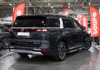 Подержанный автомобиль Kia Carnival 2021 года (8 фото)