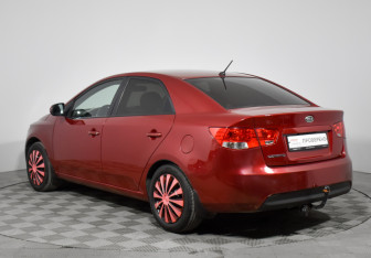 Подержанный автомобиль Kia Cerato Sedan 2010 года (7 фото)