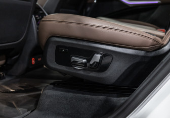 Подержанный автомобиль BMW X7 2020 года (21 фото)