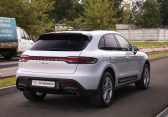 Подержанный автомобиль Porsche Macan 2021 года (6 фото)
