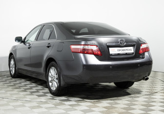 Подержанный автомобиль Toyota Camry Sedan 2008 года (7 фото)