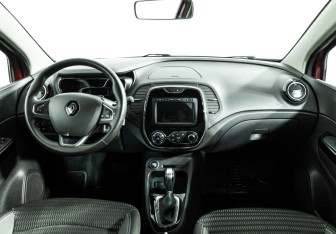 Подержанный автомобиль Renault Kaptur 2019 года (13 фото)