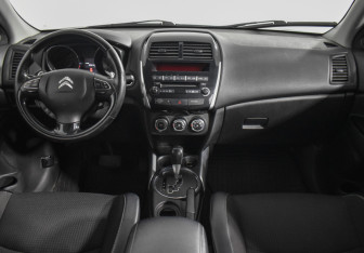 Подержанный автомобиль Citroen C4 Aircross 2012 года (13 фото)