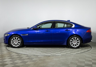 Подержанный автомобиль Jaguar XE 2016 года (8 фото)