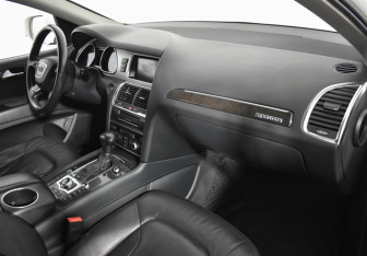 Подержанный автомобиль Audi Q7 2011 года (12 фото)