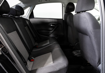 Подержанный автомобиль Volkswagen Polo Sedan 2012 года (14 фото)