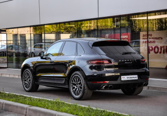 Подержанный автомобиль Porsche Macan 2016 года (8 фото)