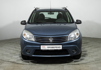 Подержанный автомобиль Renault Sandero 2012 года (2 фото)