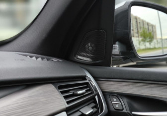 Подержанный автомобиль BMW X5 2016 года (16 фото)