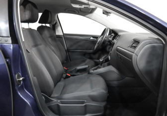 Подержанный автомобиль Volkswagen Jetta Sedan 2014 года (17 фото)