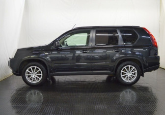 Подержанный автомобиль Nissan X-Trail 2010 года (8 фото)