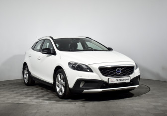 Подержанный автомобиль Volvo V40 Cross Country 2016 года (3 фото)