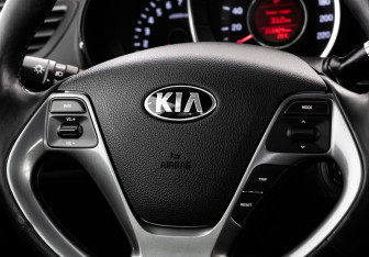 Подержанный автомобиль Kia Rio Sedan 2016 года (11 фото)