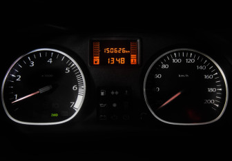 Подержанный автомобиль Renault Duster 2014 года (17 фото)