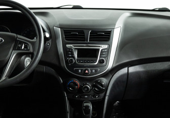 Подержанный автомобиль Hyundai Solaris Sedan 2016 года (14 фото)