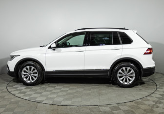 Подержанный автомобиль Volkswagen Tiguan 2022 года (8 фото)