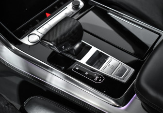 Подержанный автомобиль Audi Q8 2019 года (12 фото)