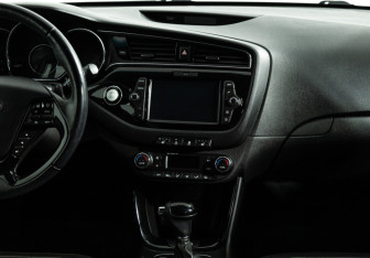 Подержанный автомобиль Kia Ceed Hatchback 2017 года (14 фото)