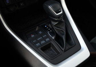 Подержанный автомобиль Toyota RAV4 2022 года (13 фото)