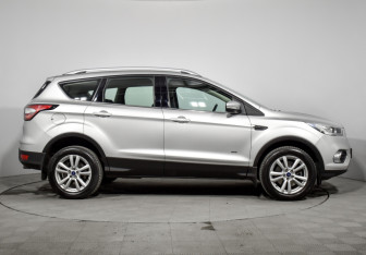 Подержанный автомобиль Ford Kuga 2018 года (4 фото)