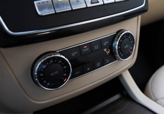 Подержанный автомобиль Mercedes-Benz GLE 2017 года (15 фото)